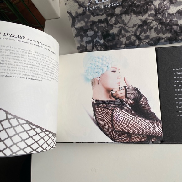 XIA Tarantallegra CD with Photobook - Picture 4 of 4